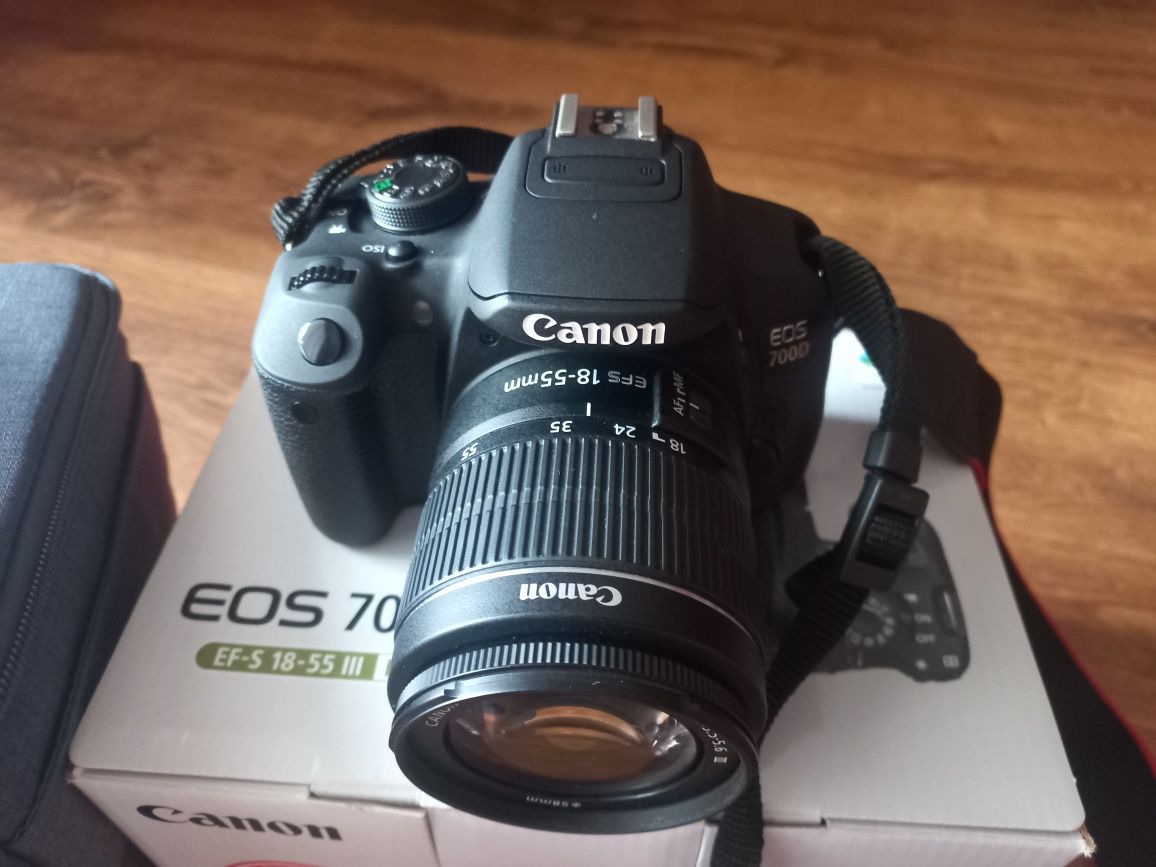 Canon EOS 700D EF-S 18-55 III Kit