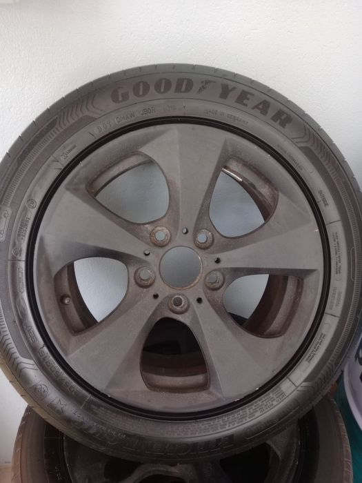 Jantes BMW com pneus 205/60R16