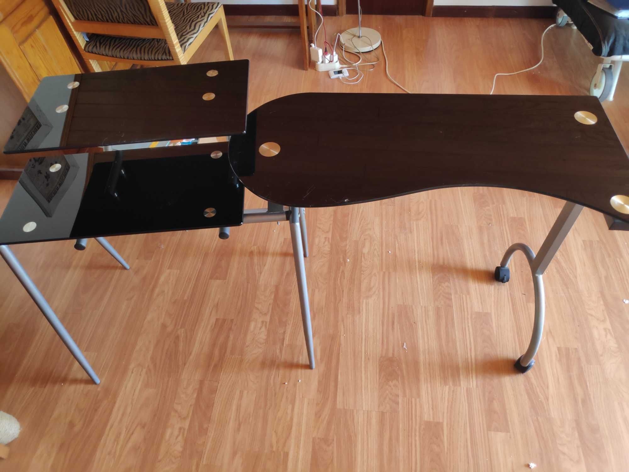 Mesa de escritório em vidro