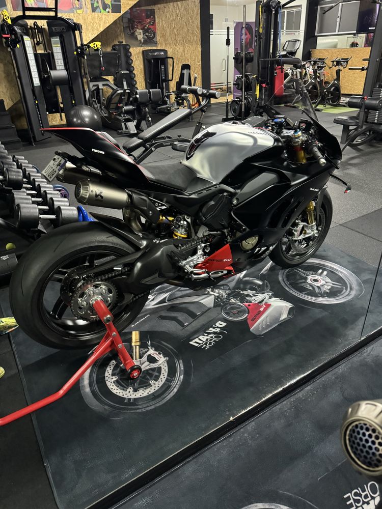 Ducati panigale V4 Sp2 winter test