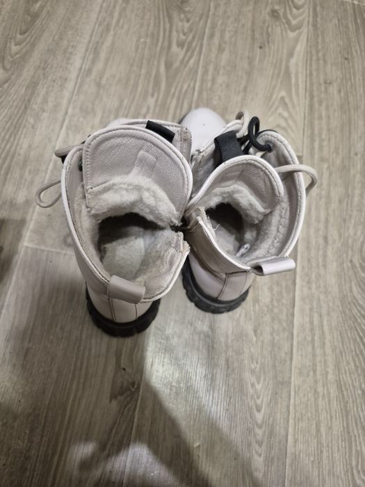 Теплі черевики для дівчинки 36розмір по стєльці 23 см