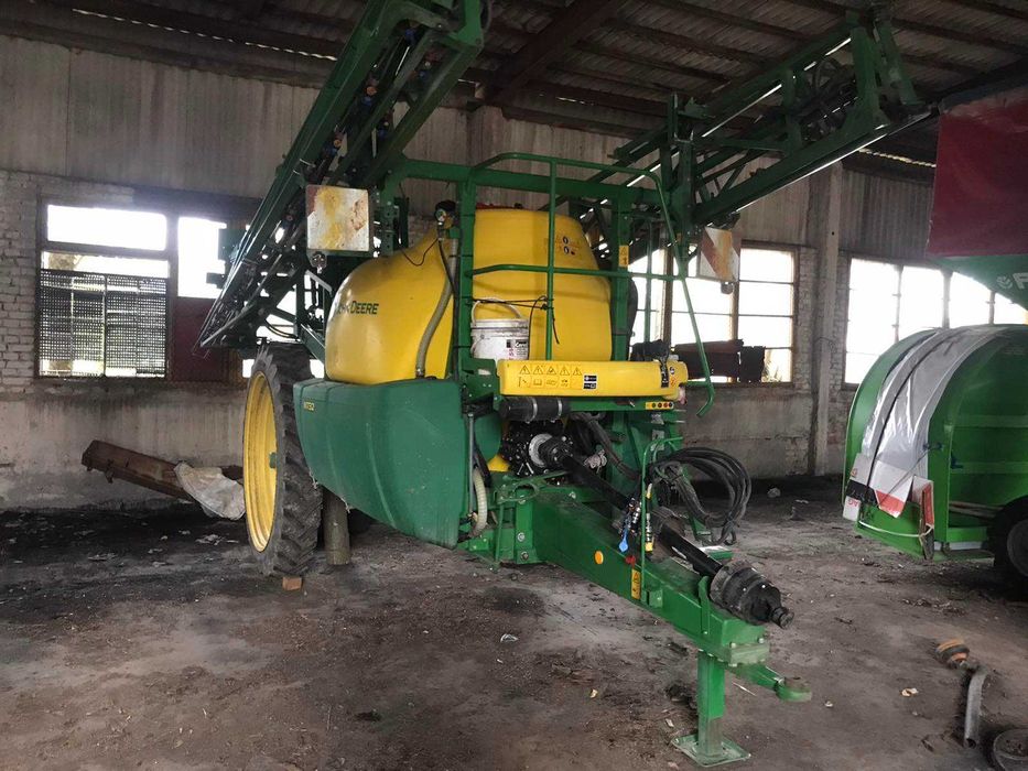 Причіпний оприскувач John Deere M732i
