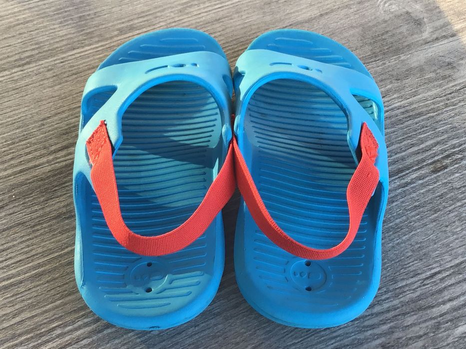 Klapki basenowe z gumką chłopięce Nabaiji 27/28-17/18 cm