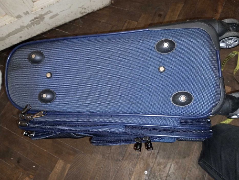 Чемодан пересувний з ручкою і на колесах б/в 50х23х33.5 см