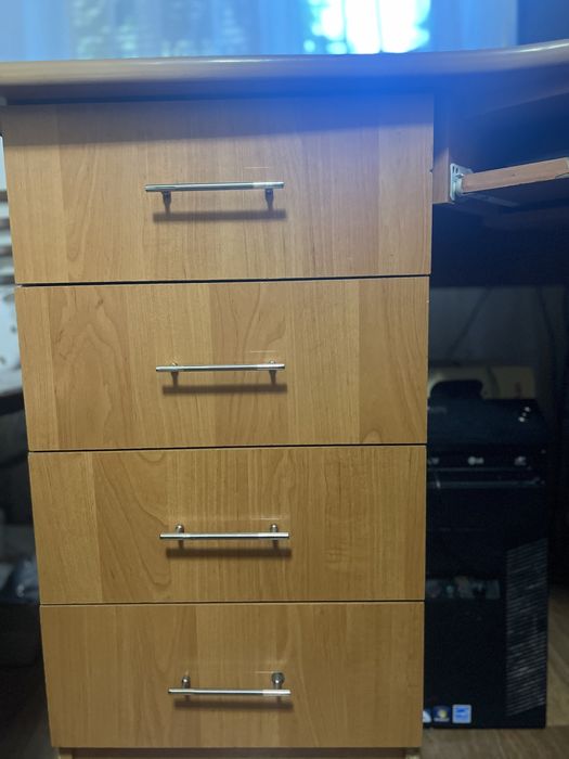 Стіл в гарному стані