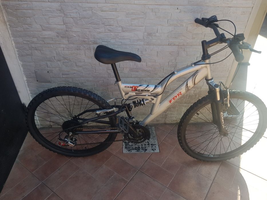 Bicicleta roda 24 com dupla suspensão impecável