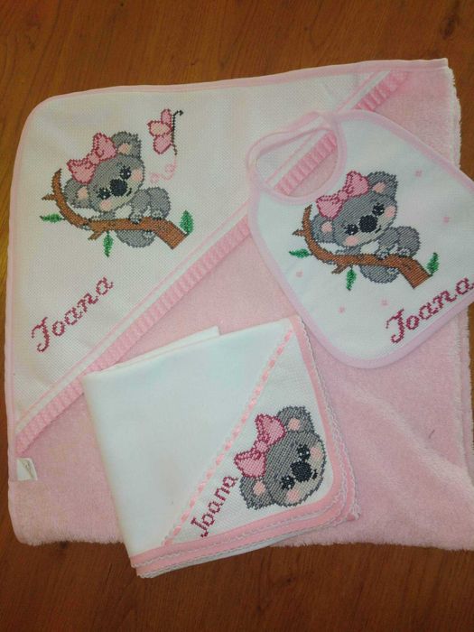 pecas bordadas a mão em ponto cruz para recém nascido