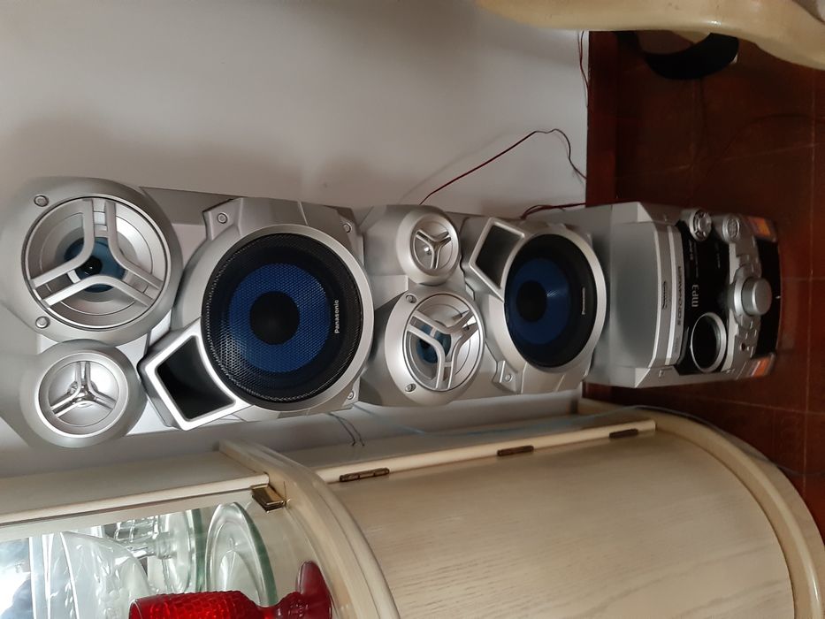 Vende se um aparelho de radio