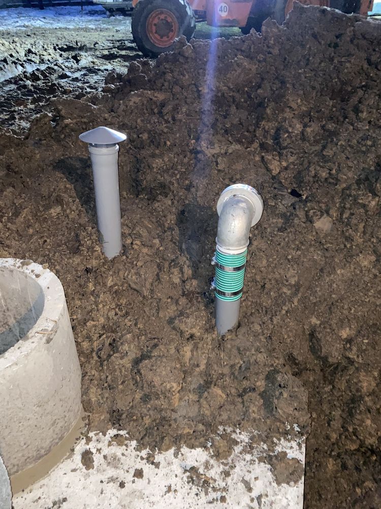 Szamba betonowe ekologiczne drenaże tunelowe montaż i dostawa koparka
