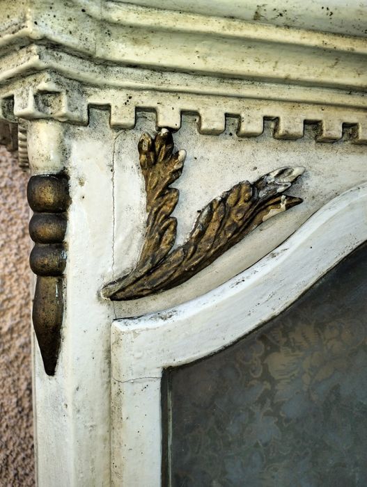 Oratório antigo com vidros da época