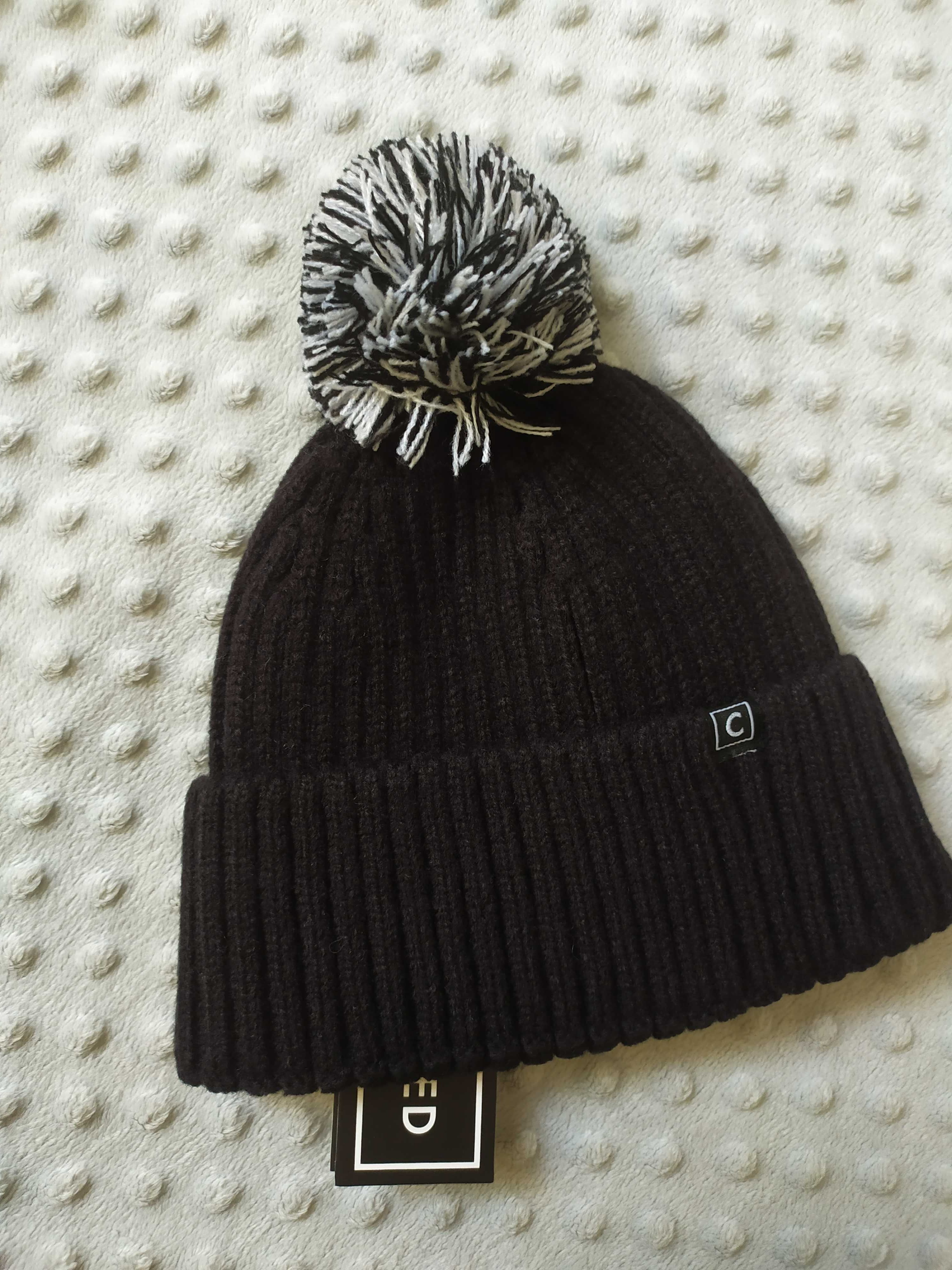 Consigned czarna czapka beanie z pomponem