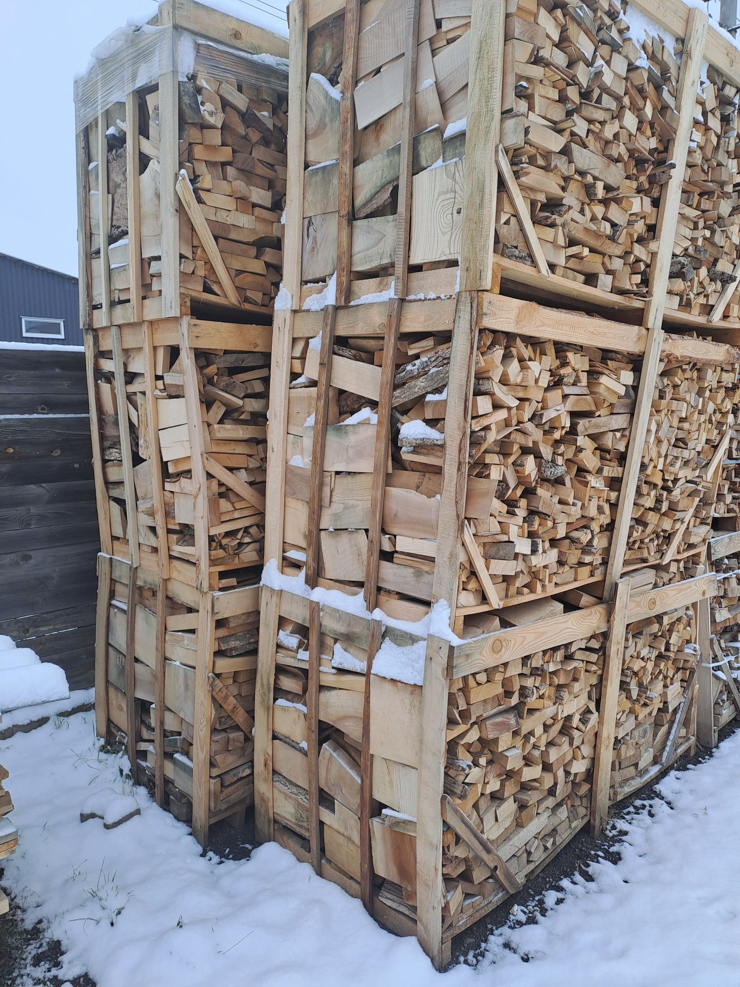 Продам сухі дрова в ящику два складометра 2900 грн