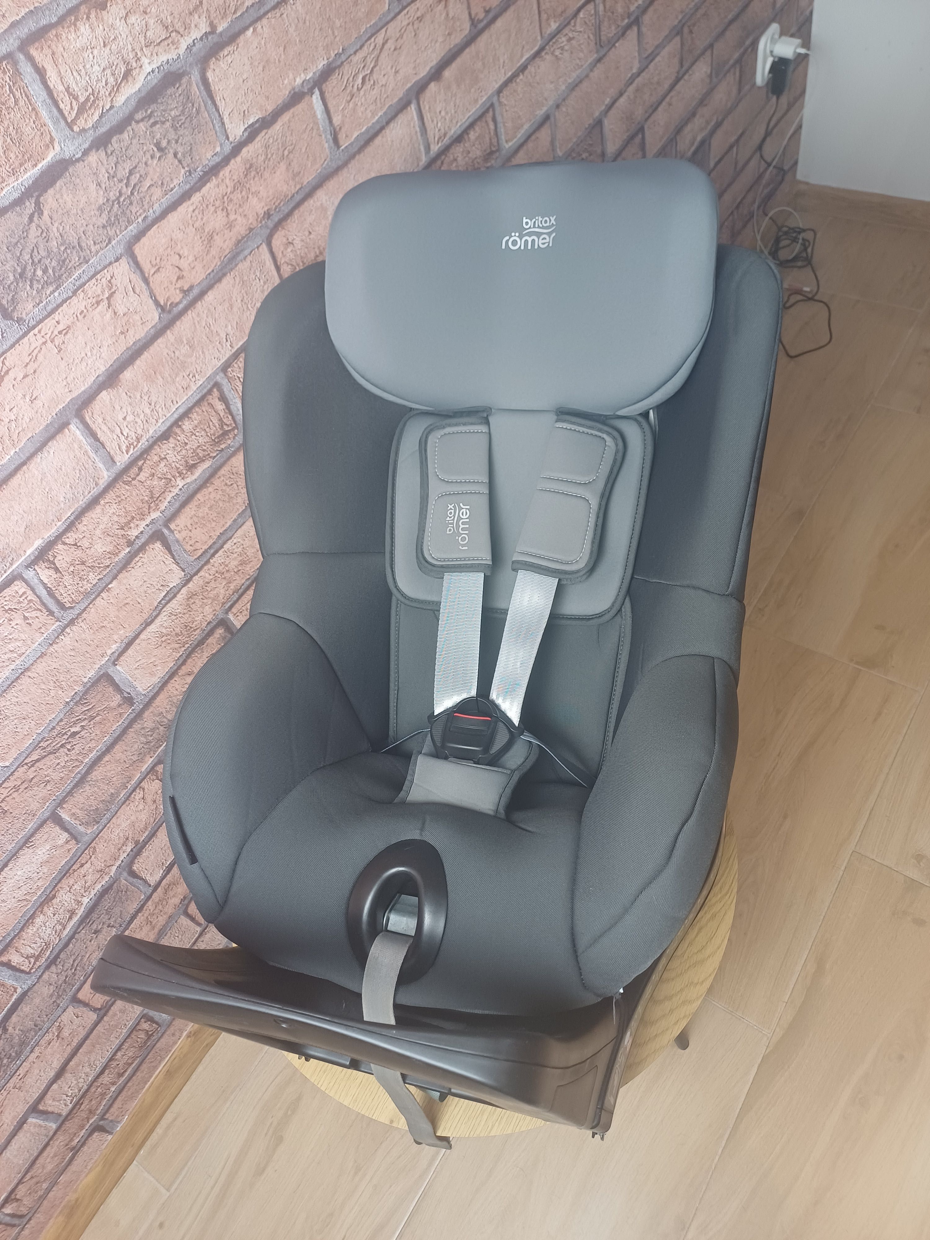 BRITAX Romer Dualfix M i-SIZE fotelik obrotowy, stan bardzo dobry