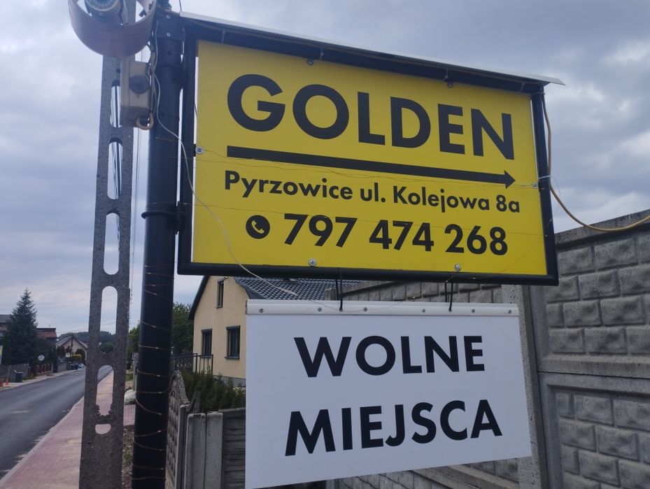 90 zł za 7 - 8 dni Miejsce postojowe parking Pyrzowice Golden