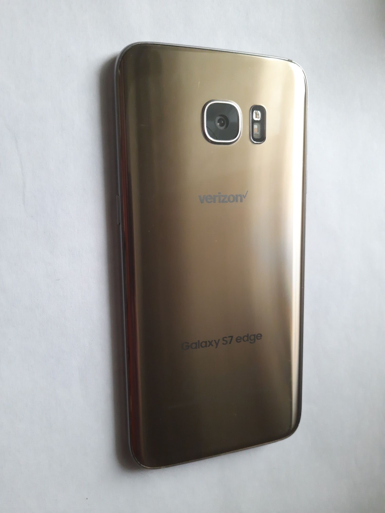 S7 Edge Samsung. Американец.