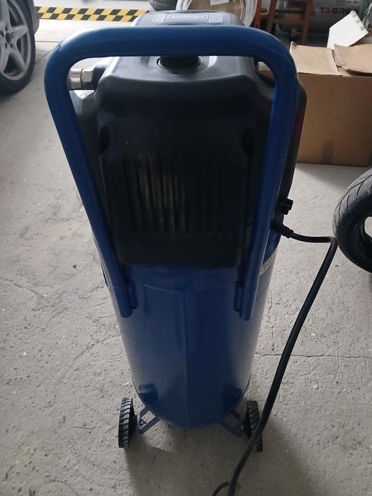 Kompresor pionowy 50L