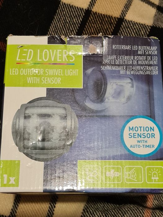 Вуличний ліхтар з датчиком руху