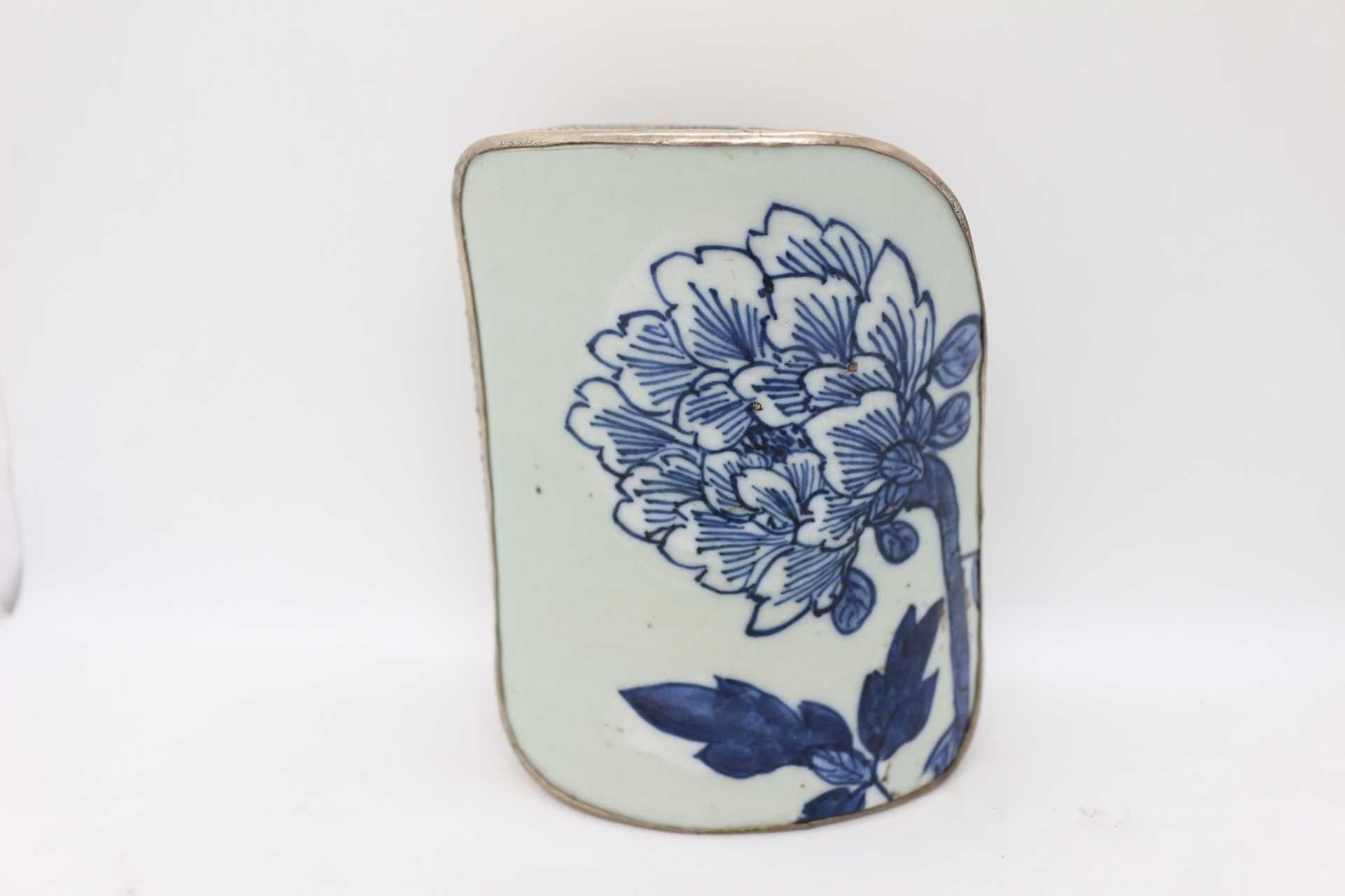 Caixa em Porcelana e Prata Chinesa Azul e Branco Desenho Flor Lotus