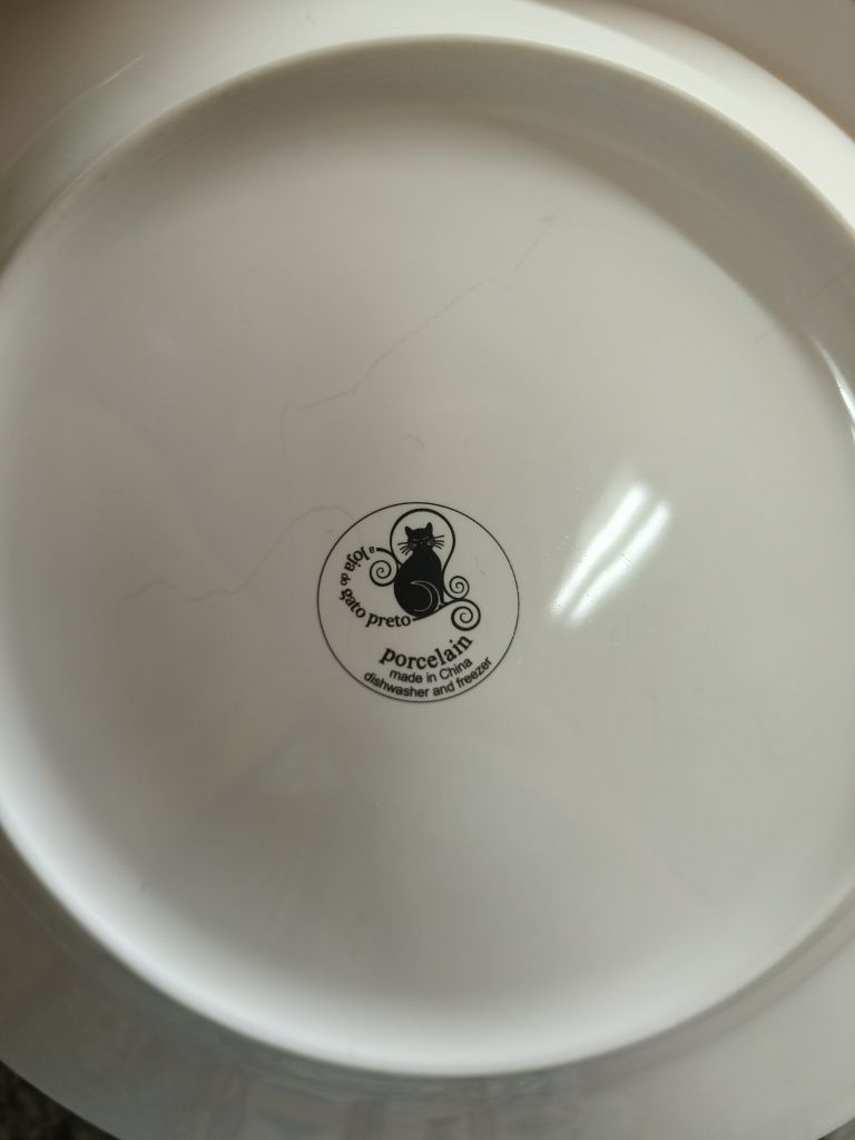 Serviço Mesa Gato Preto