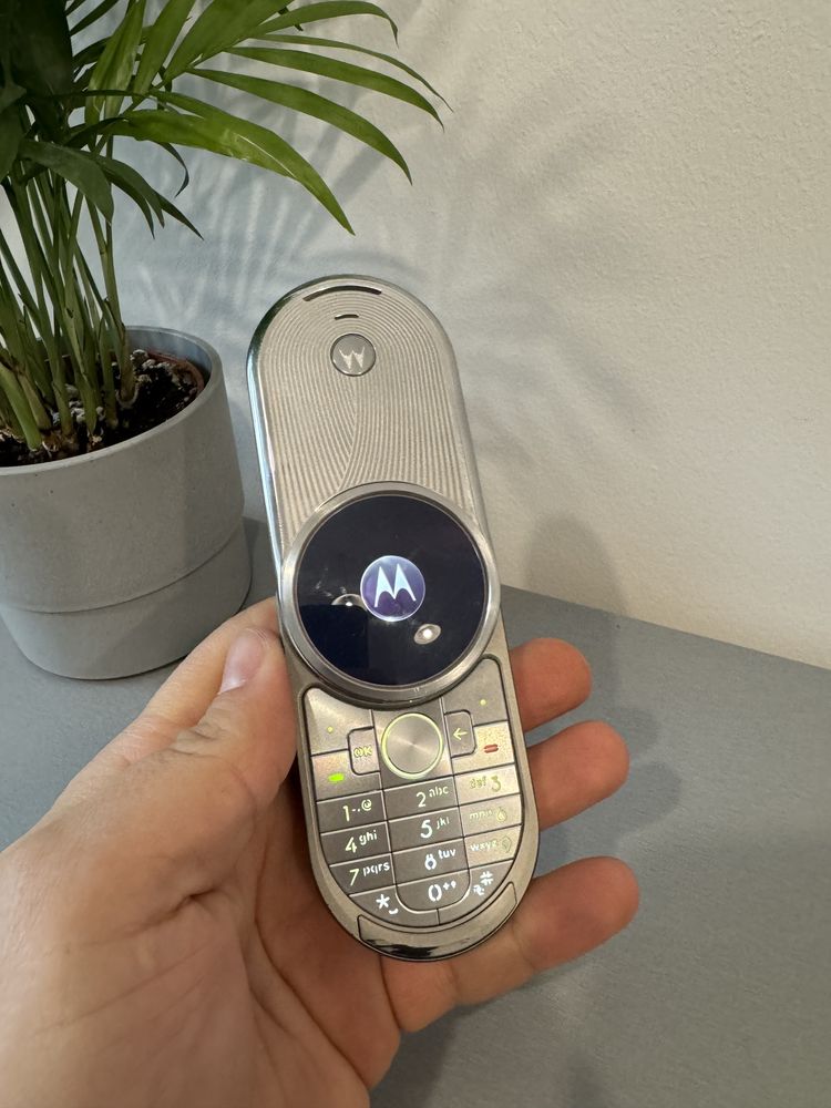 Motorola aura celestial edition bialy kruk