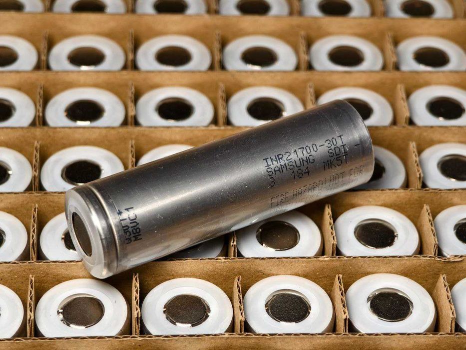 Акумулятор 21700 Samsung INR21700 30T 3000 мА 35A Високострумовий