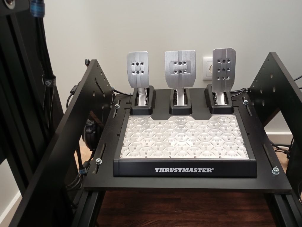 Vendo thrustmaster T-GT 2 com ou sem periféricos...