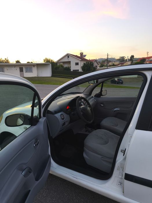 Citroen C3 1400
Comercial, 5 portas, 2 lugares 
IUC baixo
Baixo consum