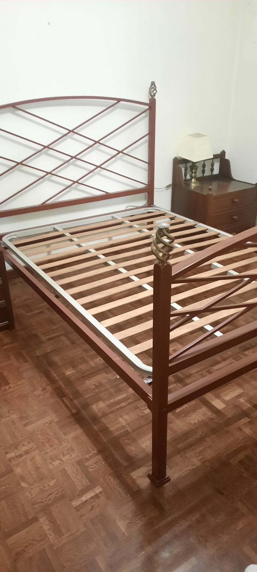 Cama de casal com estrado