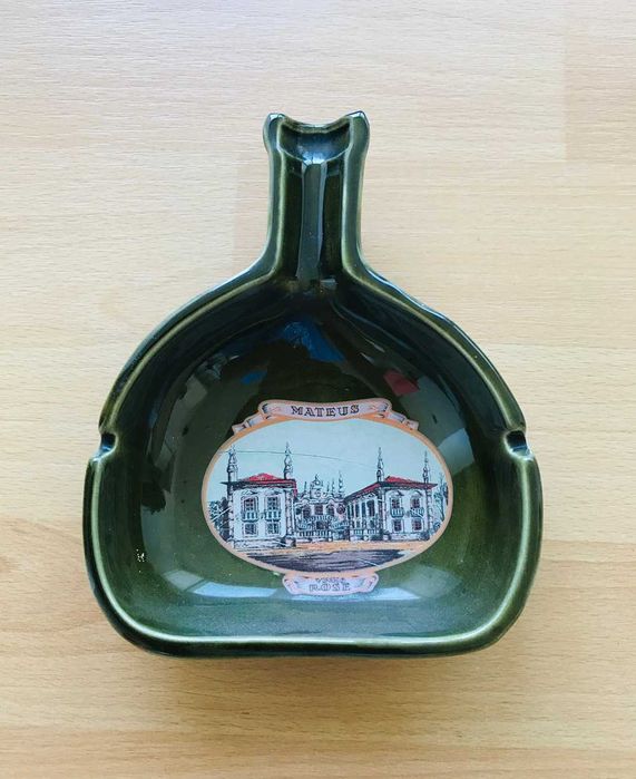 Cinzeiro Mateus Rosé jarro agua John Player Special