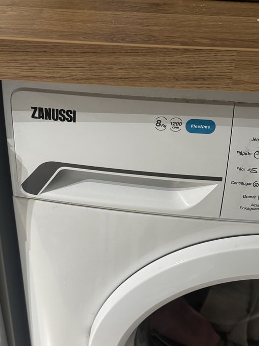 Máquina de lavar roupa Zanussi 8kg