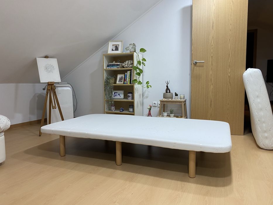 Sommier com pés em madeira 190x105 + Colchão usado