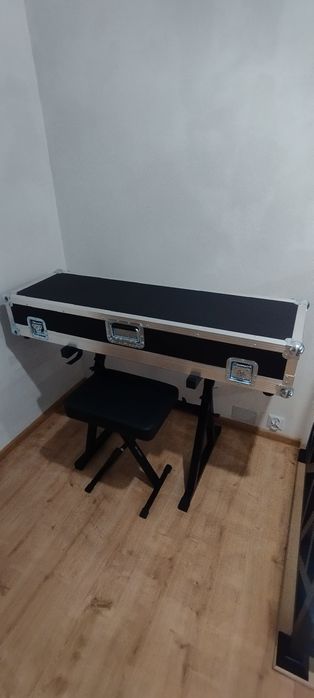 Yamaha Modx7 wraz z casem i akcesoriami