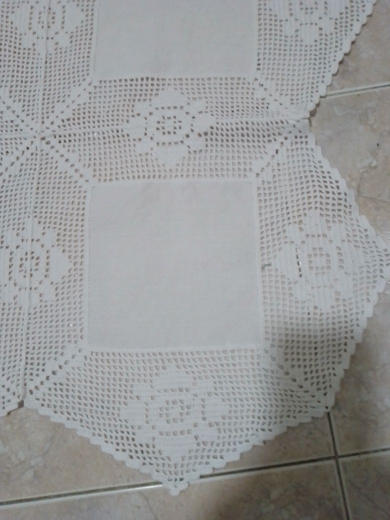 Toalhinha quadrada de linho e renda nova
