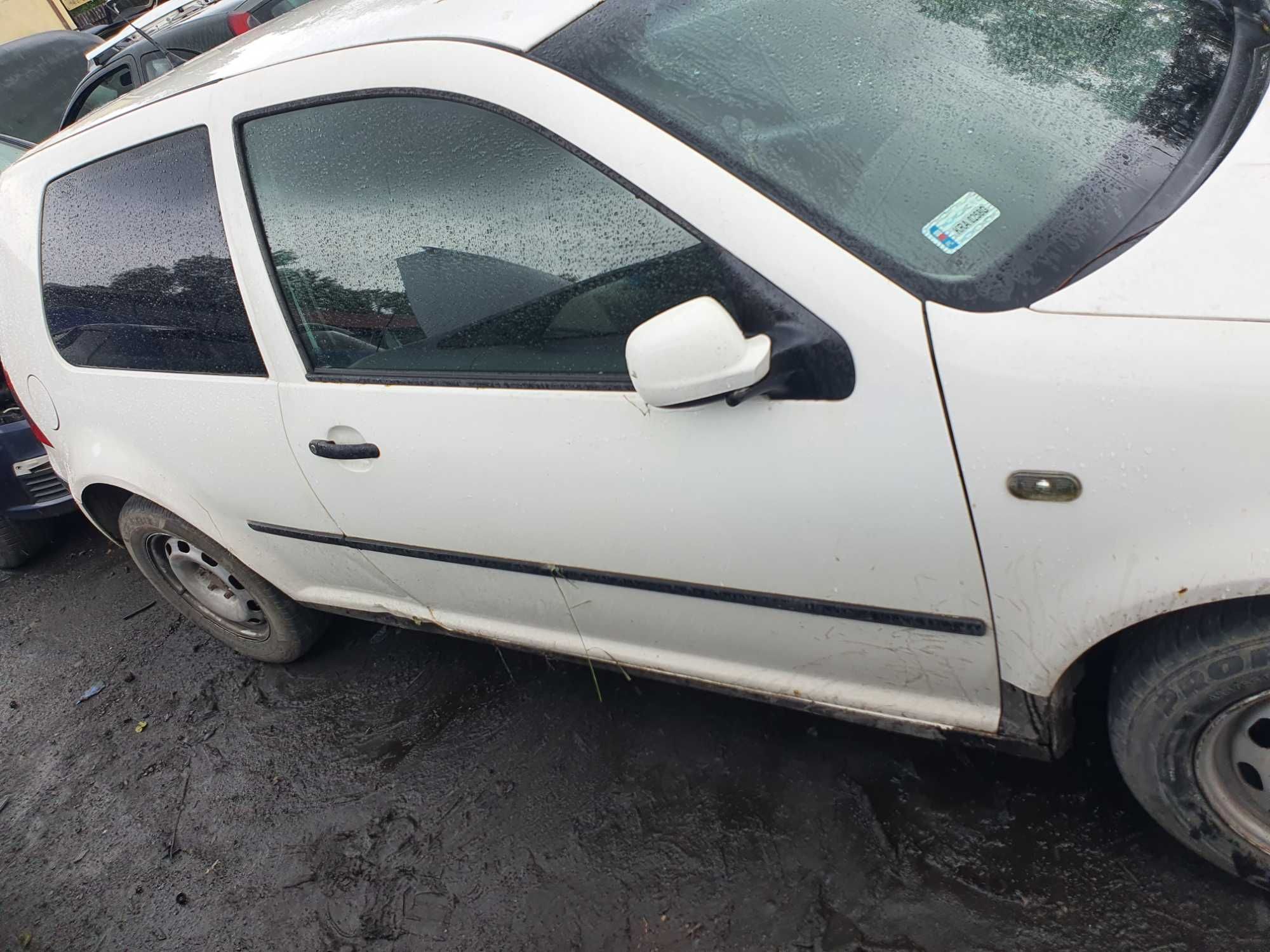 Szyba prawy przod VW Golf 4 3 drzwi