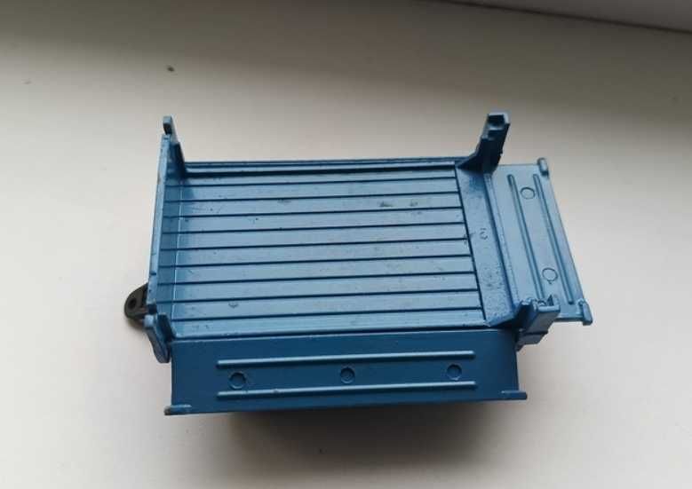 ЗИЛ-4331 с прицепом в коробках