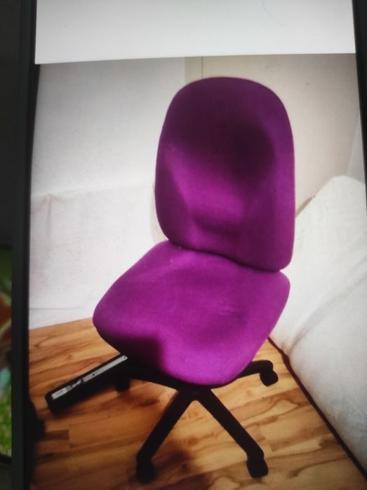 Комп'ютерний стілець