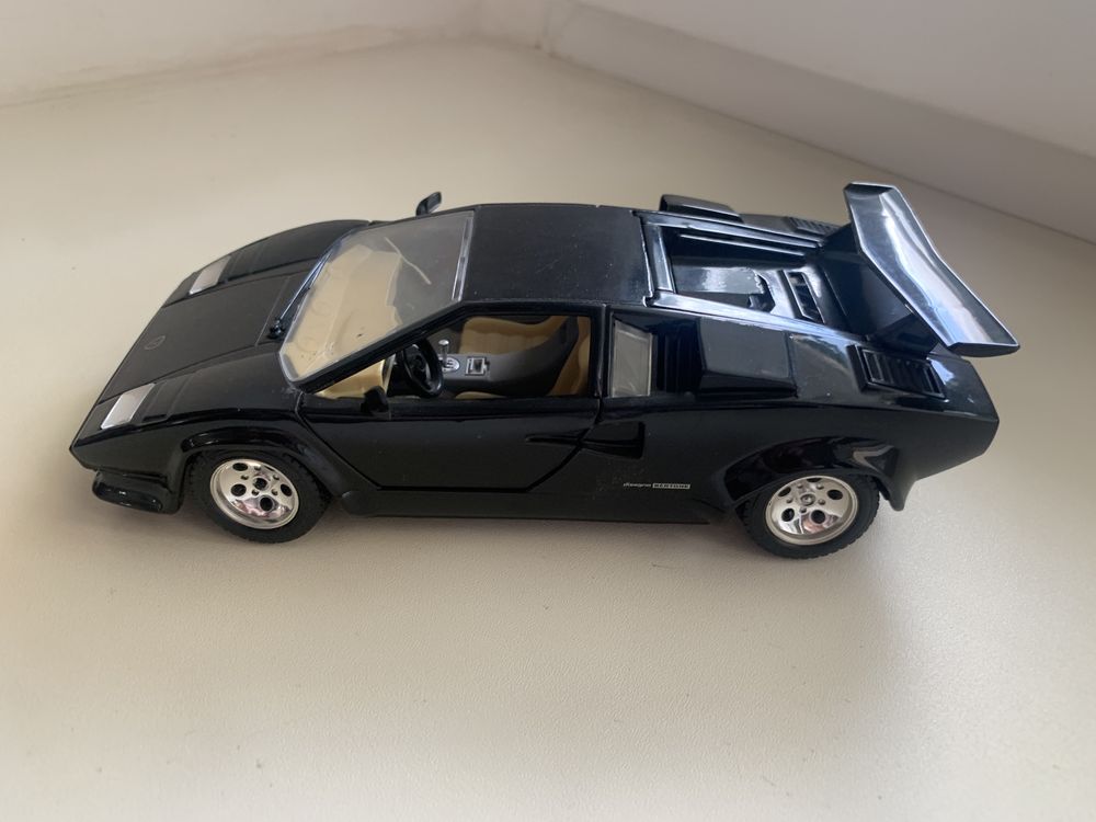 Модель Lamborghini Countach 1/24