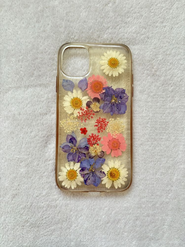 Zestaw 6 case na telefon w kwiatki Iphone 11 marki h&m, sinsay, house