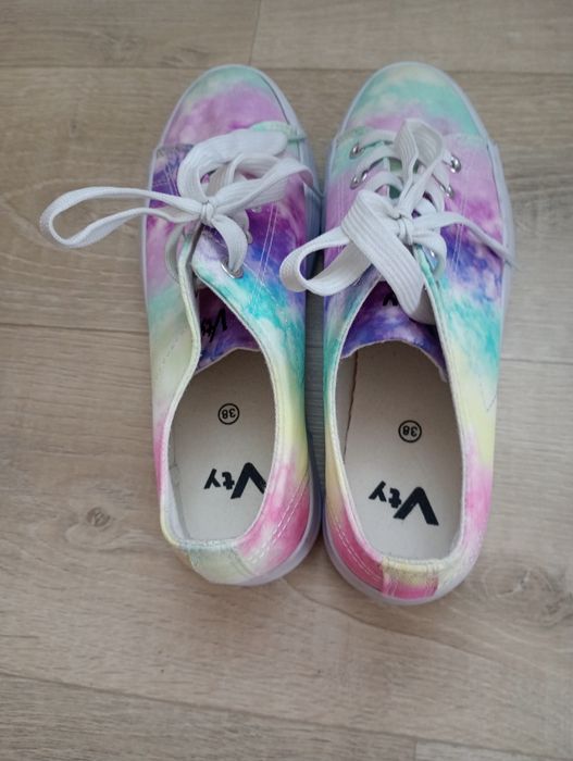 Продам кеди жіночі