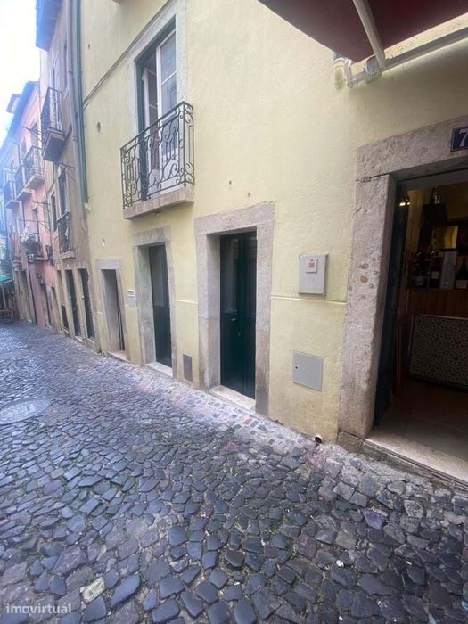 Loja com Esplanada no Coração de Alfama