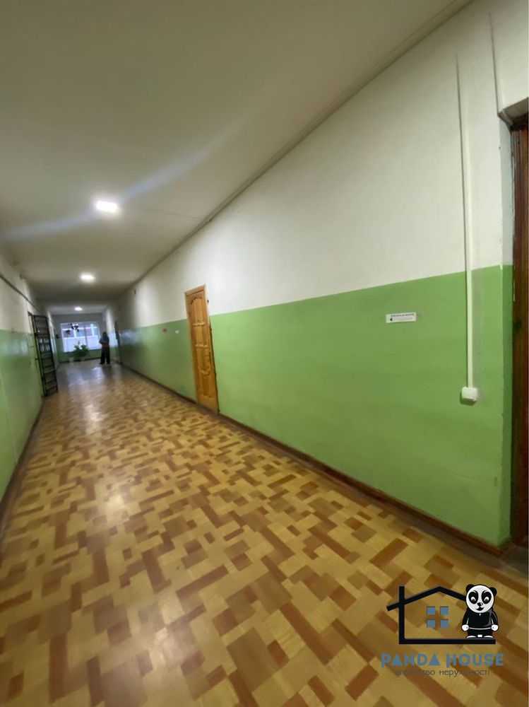 Продається частина адмін. будівлі