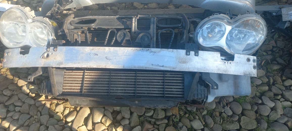 Капот бампер фари радіатори телевізор mercedes c class w203
