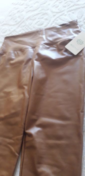 Leggins em ecopele camel