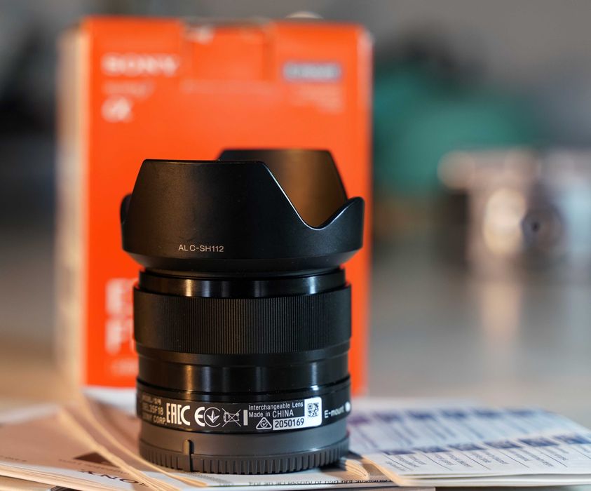 Продам Sony SEL35F18