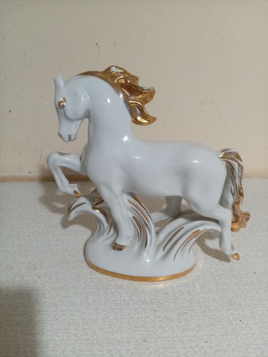 Стеклянная и фарфоровая посуда