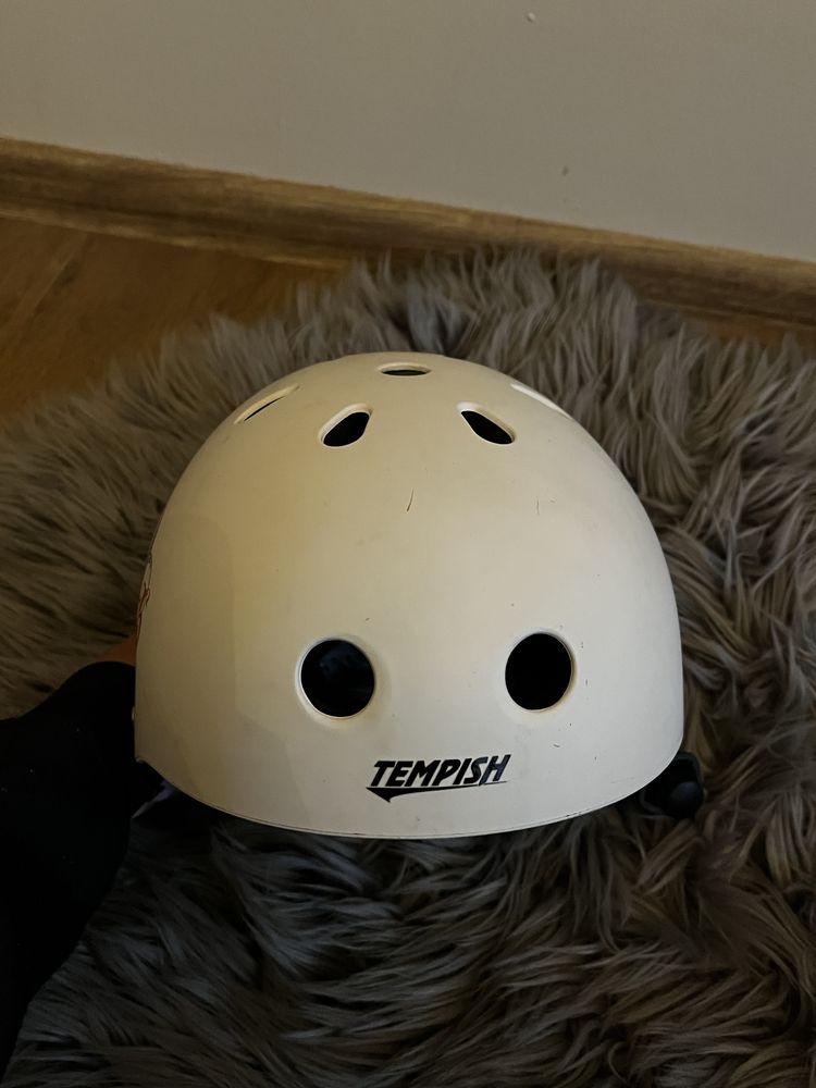 Kask biało różowy ochronny na rolki rowerowy