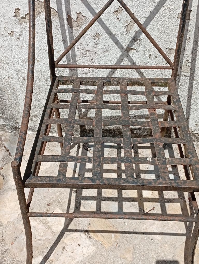 Cadeiras de jardim em ferro