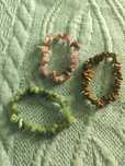 Pulseira de gemas ametistas.