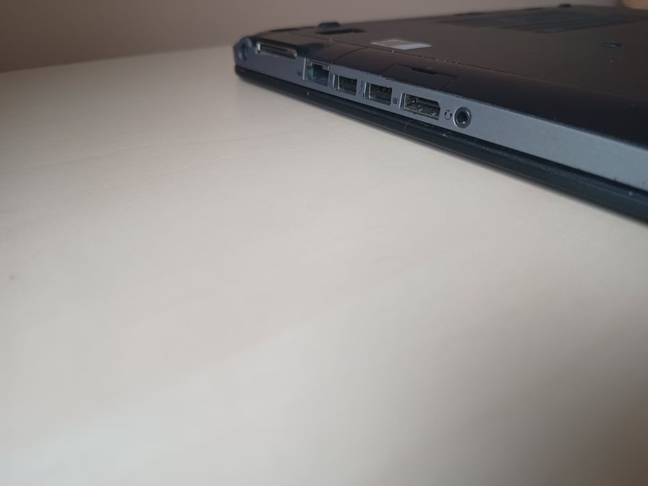 HP laptop 840 G2 16gb ram i5 SSD 256 Samsung elitebook