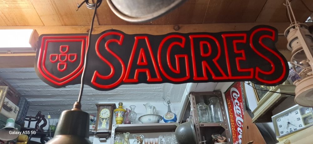 Reclame publicitário luminoso (Sagres)